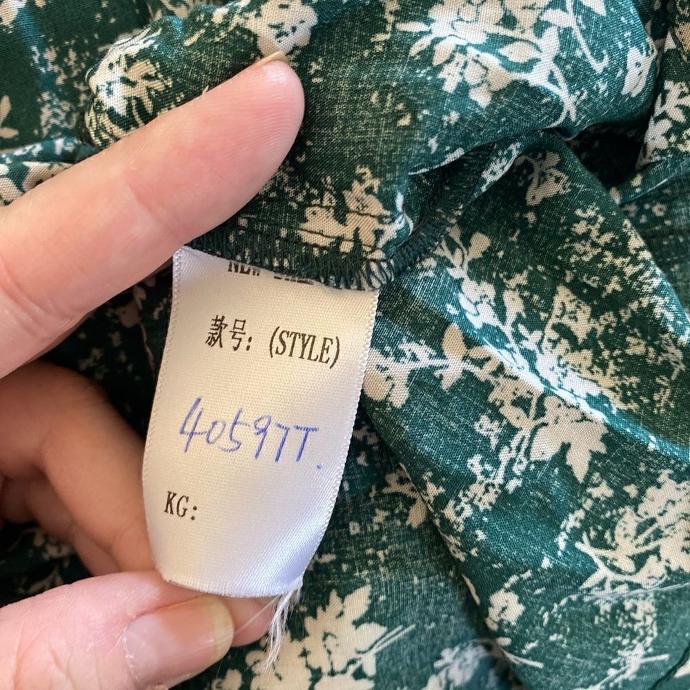 Doe & Rae Green Floral Ruffle Neck Top Size Small - Picture 6 of 11